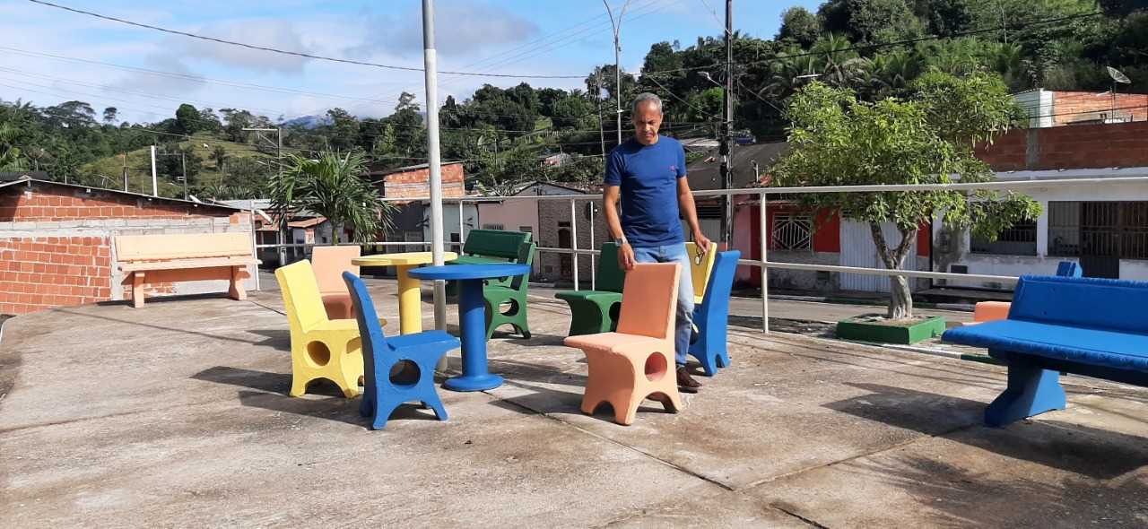 Camacã: Serviço de esgoto, asfalto e revitalização de praças foram entregues em Leoventura oficialmente